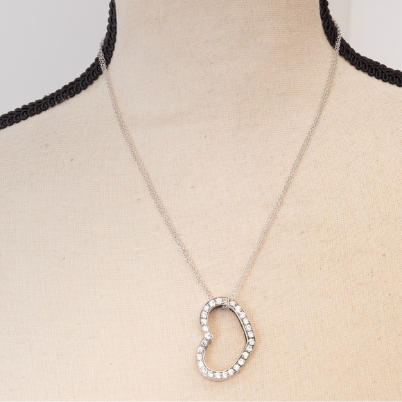 Elegant pendant choker with dainty chain & crystal faux diamond heart pendant - Picture 8 of 13